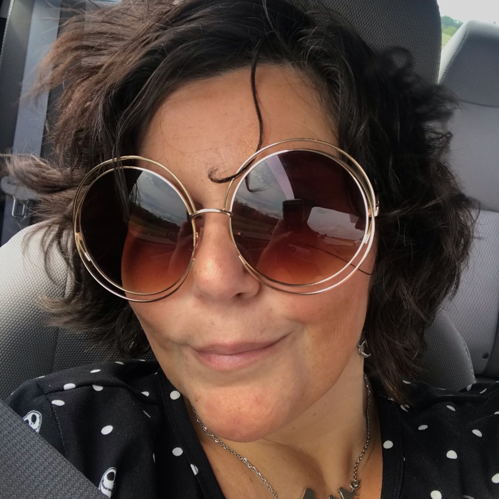 Meet your Posher, Daysi